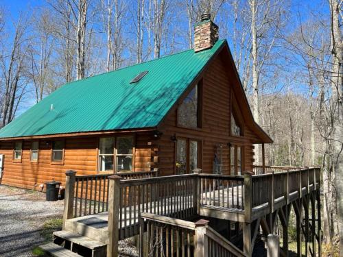Spacious Log Cabin With Creek 2 Min From Ski Resort in Swiss, USA