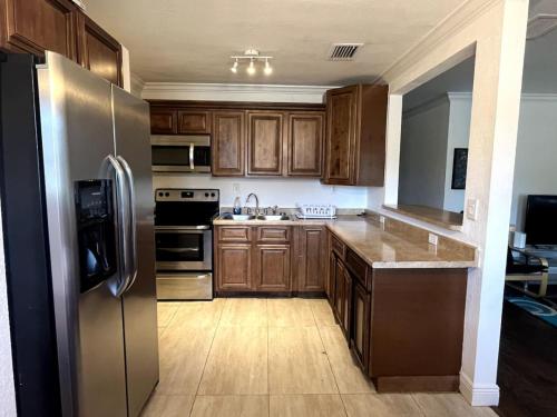 4Bed2Bath Design District Home With Huge Patio BBQ in Miami, USA