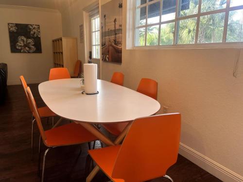 4Bed2Bath Design District Home With Huge Patio BBQ in Miami, USA
