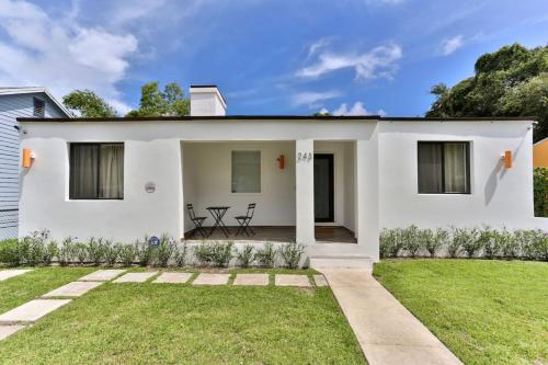 4Bedrooms 2Bathrooms Art District Contemporary Japanese Themed Home in Miami, USA