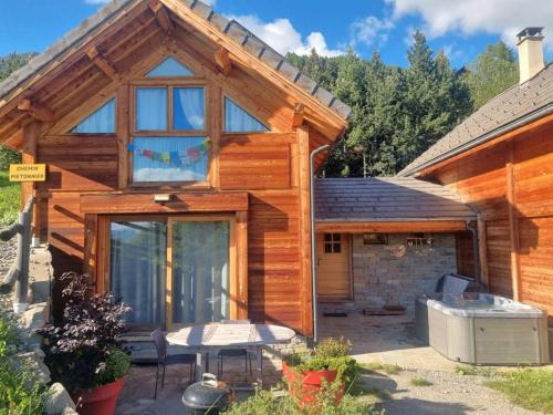 Chalet 6 pers avec SPA, terrasse plein sud à Saint-Michel-de-Chaillol - FR-1-393-22 (Chalet 6 pers avec SPA, terrasse plein sud a Saint-Michel-de-Chaillol - FR-1-393-22) in แซ็ง-มิเชล-เดอ-แชยอล