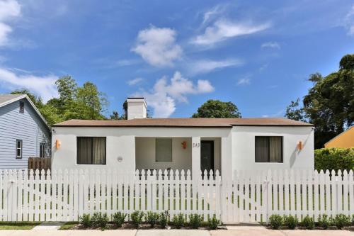4Bedrooms 2Bathrooms Art District Contemporary Japanese Themed Home in Miami, USA