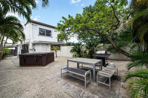 Spacious West Brickell Getaway, 4Bedroom2Bath in Miami, USA