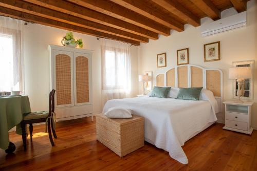 King Deluxe Double Room with View