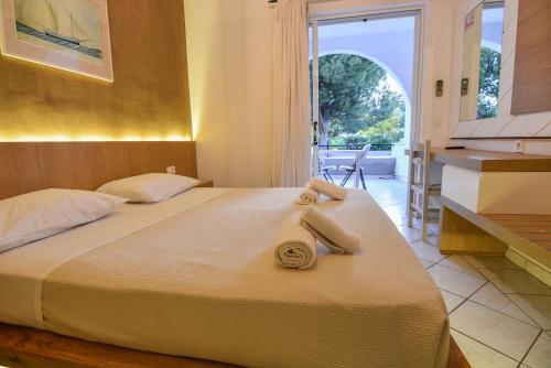 Epavlis Beach Resort in Aghios Emilianos