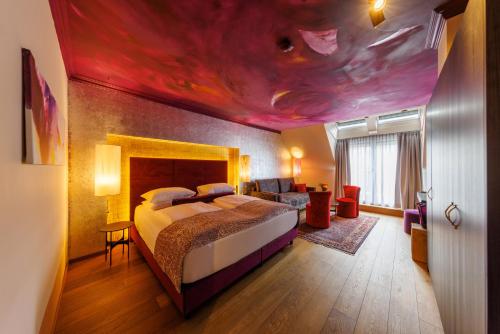 Junior Suite with Balcony image 8