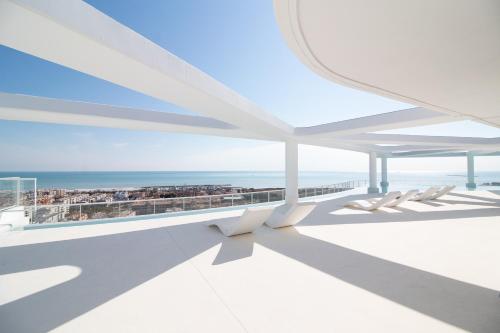 Global Vacacional, Apartamento con amplia terraza con vistas al mar 3
