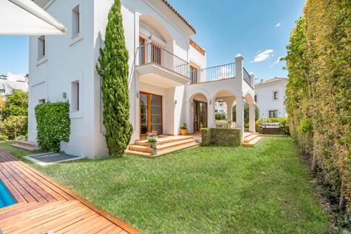 37 Luxury Villa Pinot with private pool and sea view in Estepona