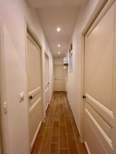 Modern flat near sea and center