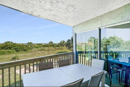 Home on the Ocean Fenced Pets BBQ in Crescent Beach, USA