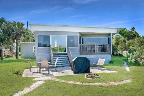 Home on the Ocean Fenced Pets BBQ in Crescent Beach, USA