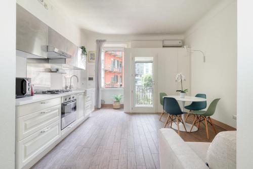 Fara 33 Cozy flat in Centrale district Room Type - Apartment