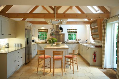 Weir House - image 4