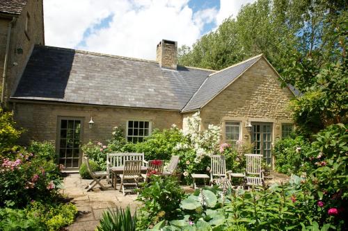 Weir House - image 8