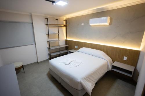 1 queen bed, 1 sofa bed