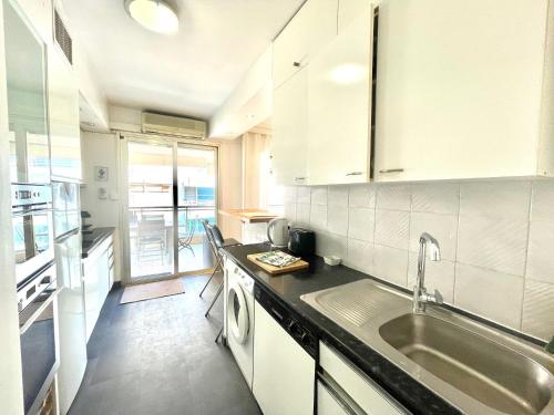 Cannes Center - image 7