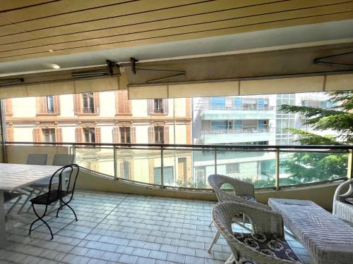 Cannes Center - image 8