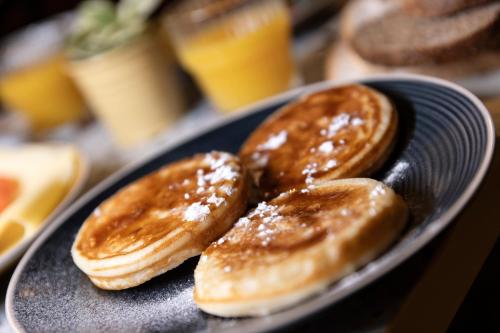 Budget Hotel Tourist Inn - image 10