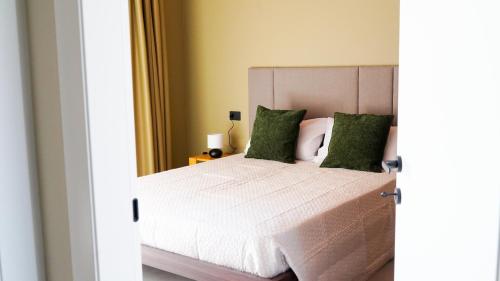 Two-Bedroom Apartment with Lake View image 10