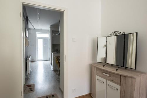 Modern Downtown Retreat at Akácfa 36 3