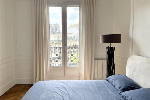 Elegant Haussmann Parisian flat close Eiffel Tower - image 9