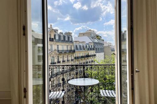 Elegant Haussmann Parisian flat close Eiffel Tower - image 13