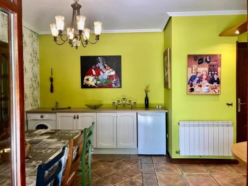 virtuve, Caserio Arrigorri Casa Rural familiar con Jardín y Vistas al Gorbea, Álava (Caserio Arrigorri Casa Rural familiar con Jardin y Vistas al Gorbea, Alava) in Zuia