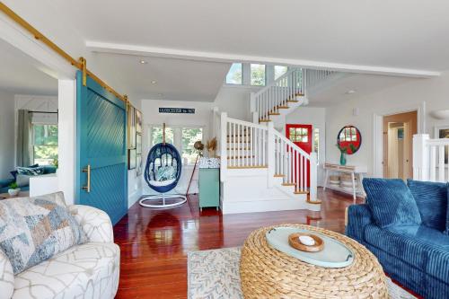Waterfront Escape - The Views! in Gloucester, USA