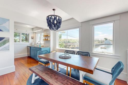 Waterfront Escape - The Views! in Gloucester, USA