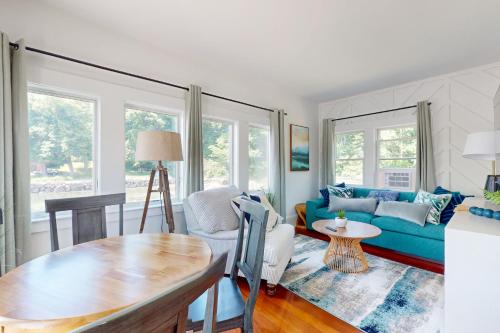 Waterfront Escape - The Views! in Gloucester, USA