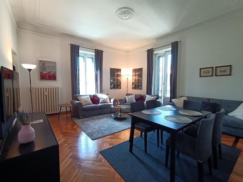 SAHI - Residenza Corso Italia tre camere, due bagni e un salone, Milan