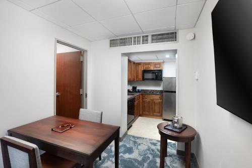 DoubleTree by Hilton Houston Medical Center Hotel & Suites in Houston, USA