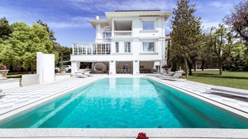 Five-Bedroom Villa