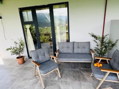 Μπαλκόνι/βεράντα, 8 mountains Cottage near Chakvi in Κομπουλέτι