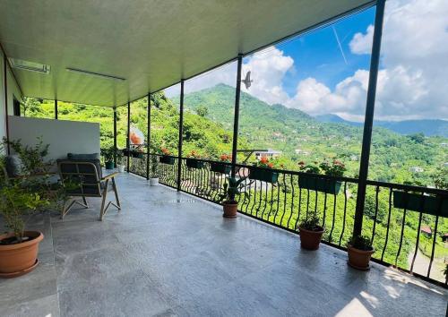 Μπαλκόνι/βεράντα, 8 mountains Cottage near Chakvi in Κομπουλέτι