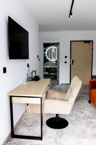 2 twin beds, 1 sofa bed