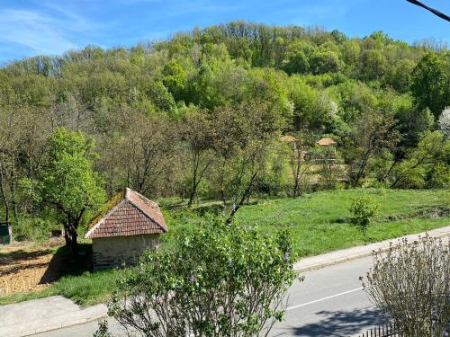 Apkārtne, Miletića čardak Ribarska Banja (Miletica cardak Ribarska Banja) in Ribare