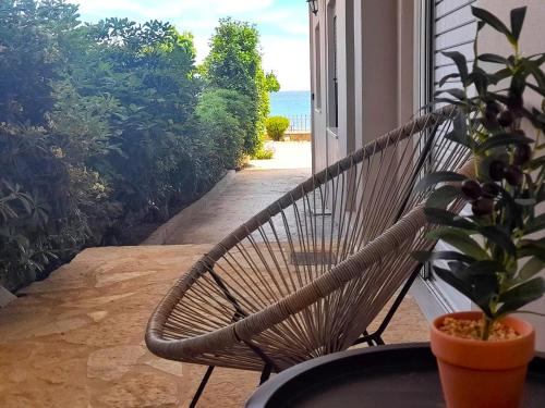 정원, SeaView Backyard in 파랄리아 톨로포노스