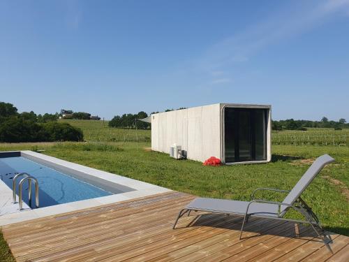 Swimming pool, Un loft original au milieu des vignes in Bellefond