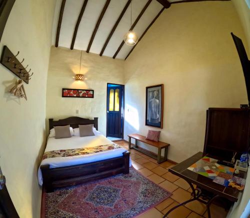 Small Single Room image 8