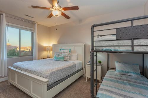 96 PV Luxury Getaway with Private Hot Tub Ping Pong Community Pool Water Park and Lazy River - image 9