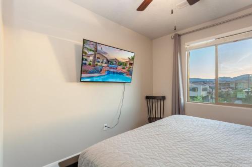 96 PV Luxury Getaway with Private Hot Tub Ping Pong Community Pool Water Park and Lazy River - image 14