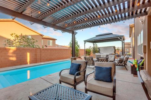 96 PV Luxury Getaway with Private Hot Tub Ping Pong Community Pool Water Park and Lazy River - image 6