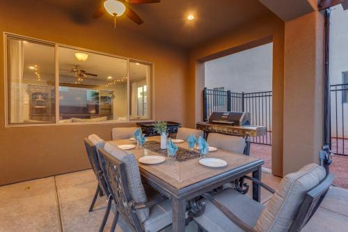 96 PV Luxury Getaway with Private Hot Tub Ping Pong Community Pool Water Park and Lazy River - image 4