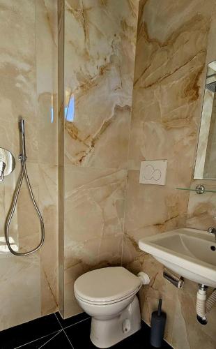 Hotel Busignani - image 11
