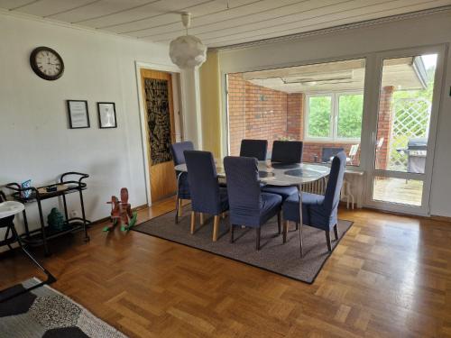 厄勒布鲁 Villa med egen parkering. Mojlighet att boka fran 1 och upp till 5 personer. 4星级 单人房 设施