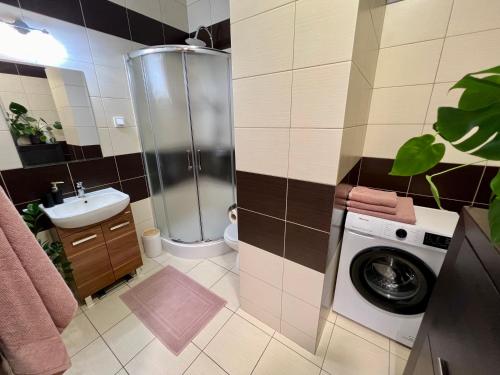 Artystyczna przestrzeń z widokiem na jeziora