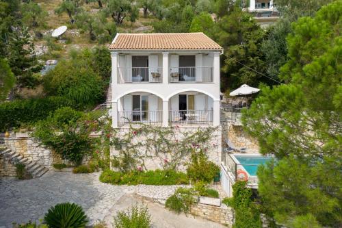 Three-Bedroom Villa image 3