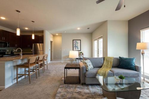 Landing at Bridge at Southpark Meadows - 2 Bedrooms in Slaughter Creek in Austin, USA