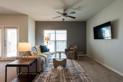 Landing at Bridge at Southpark Meadows - 2 Bedrooms in Slaughter Creek in Austin, USA